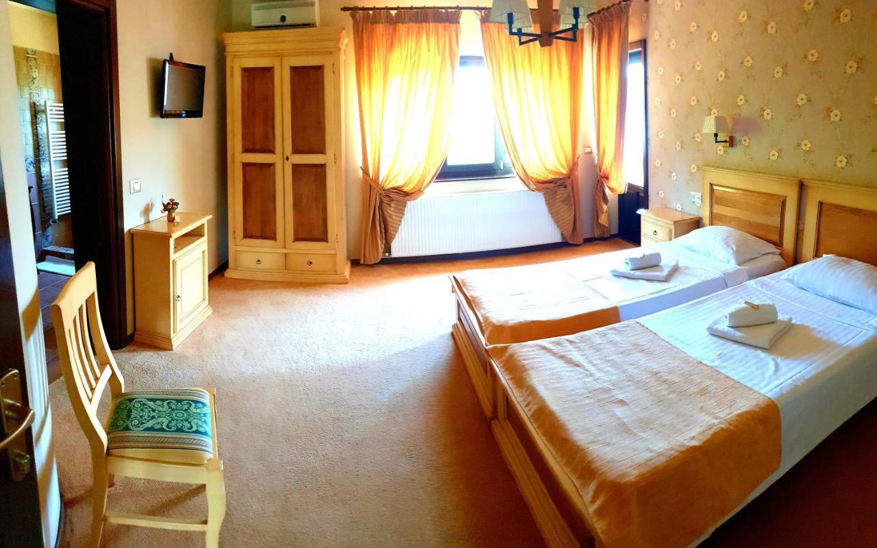 Pensiunea Casa Mircea & Restaurant Ieşelniţa Kültér fotó