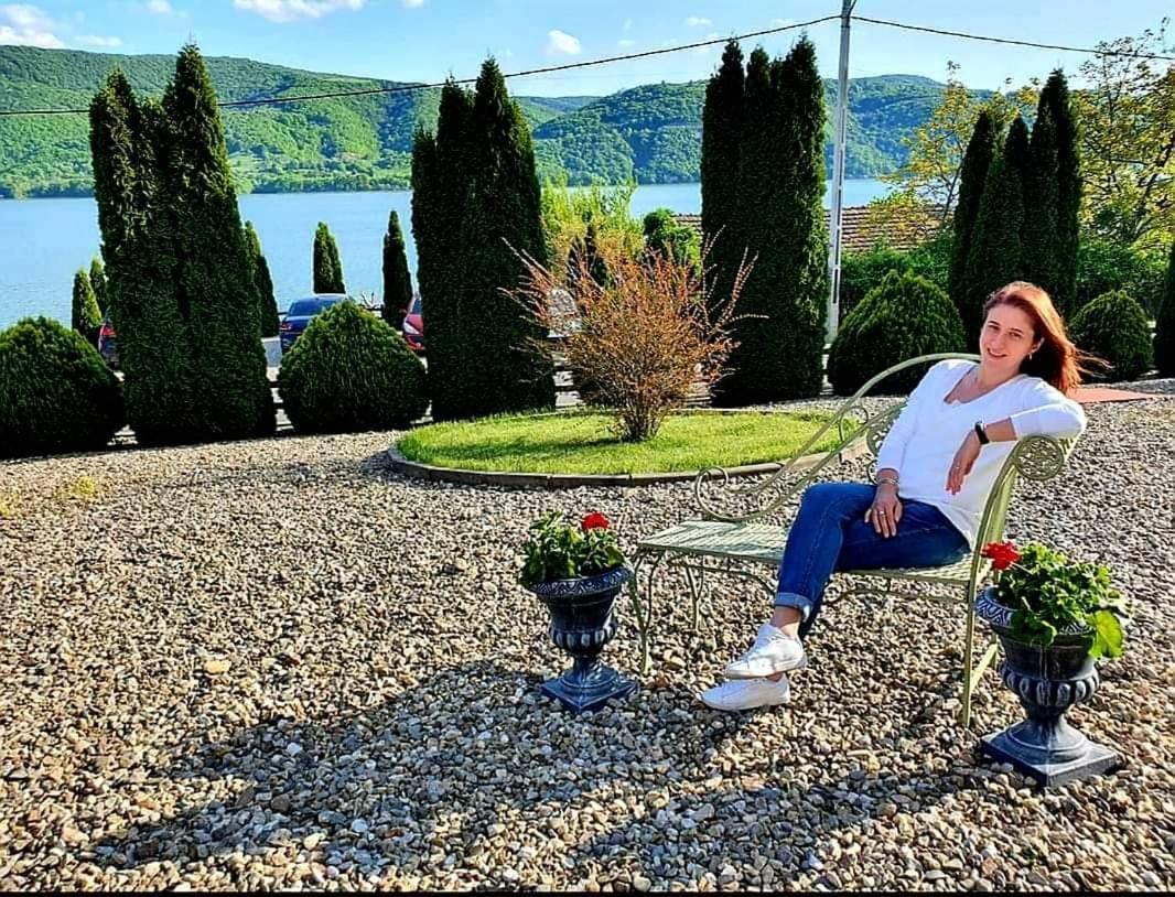 Pensiunea Casa Mircea & Restaurant Ieşelniţa Kültér fotó
