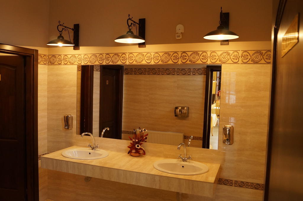 Pensiunea Casa Mircea & Restaurant Ieşelniţa Kültér fotó