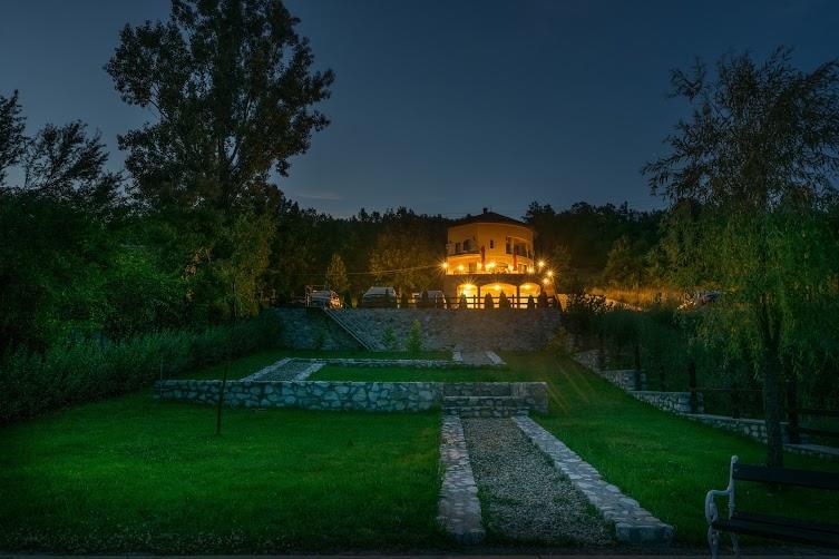 Pensiunea Casa Mircea & Restaurant Ieşelniţa Kültér fotó